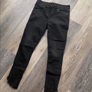 Joe’s black skinny Jean with raw hem